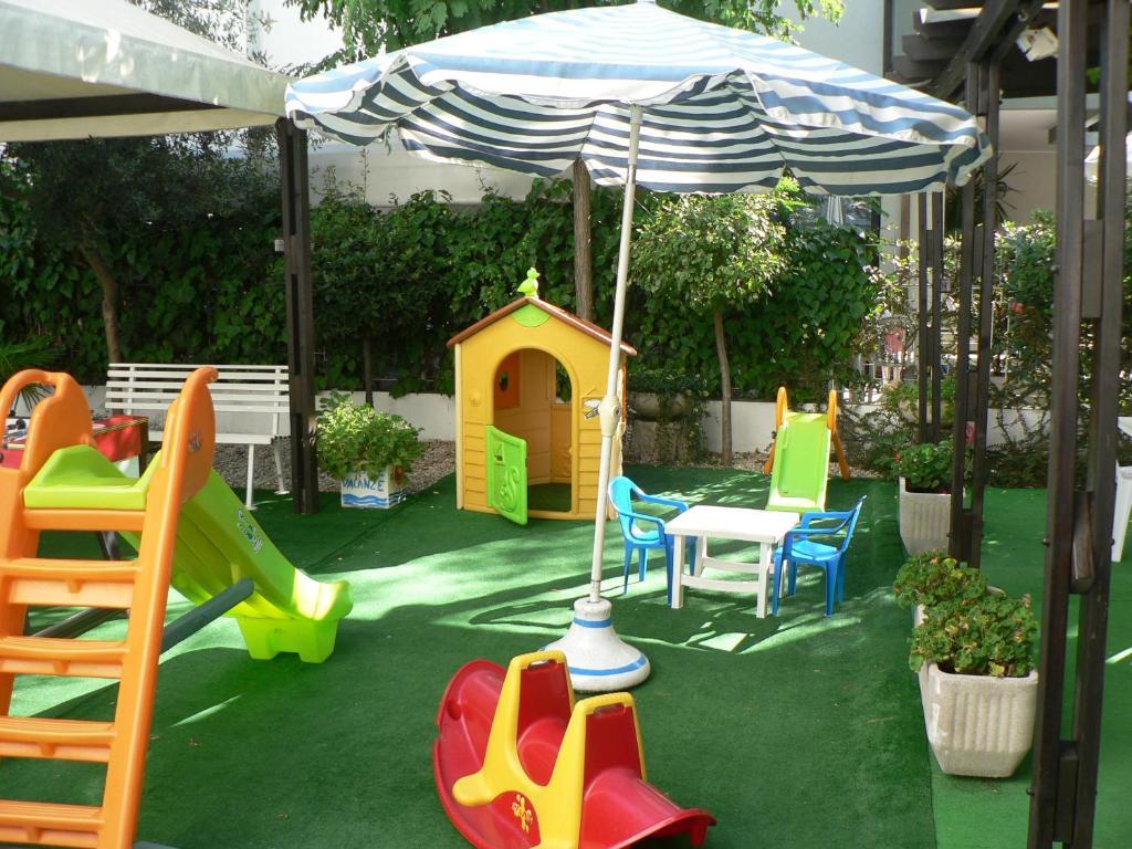 Hotel Arlesiana Rimini Exterior foto